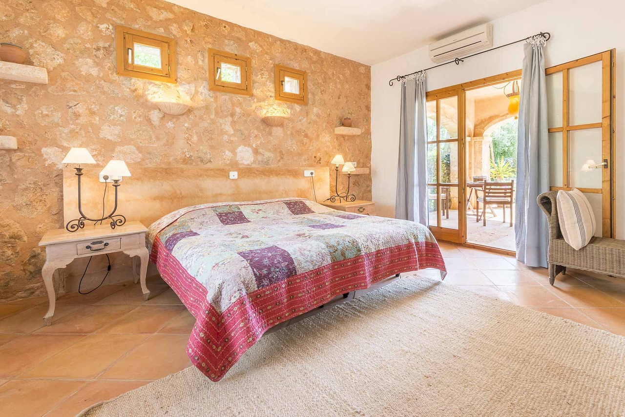 yoga retreat mallorca